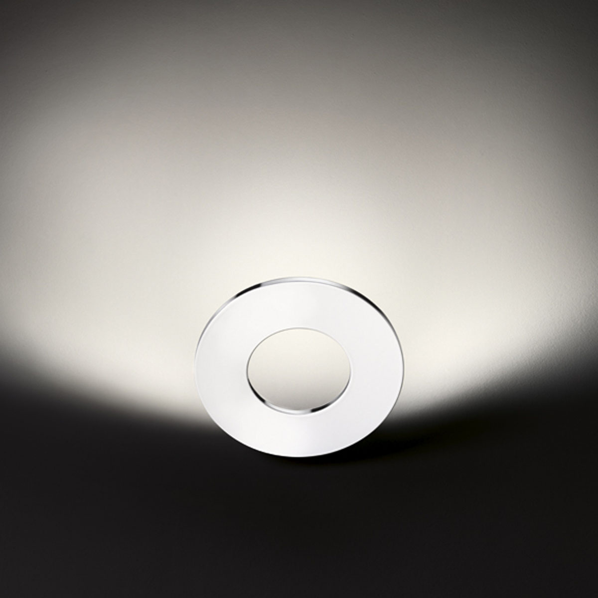 Passepartout v�gg vit