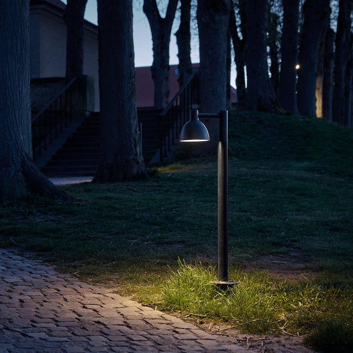 Toldbod 155 pollare svart struktur