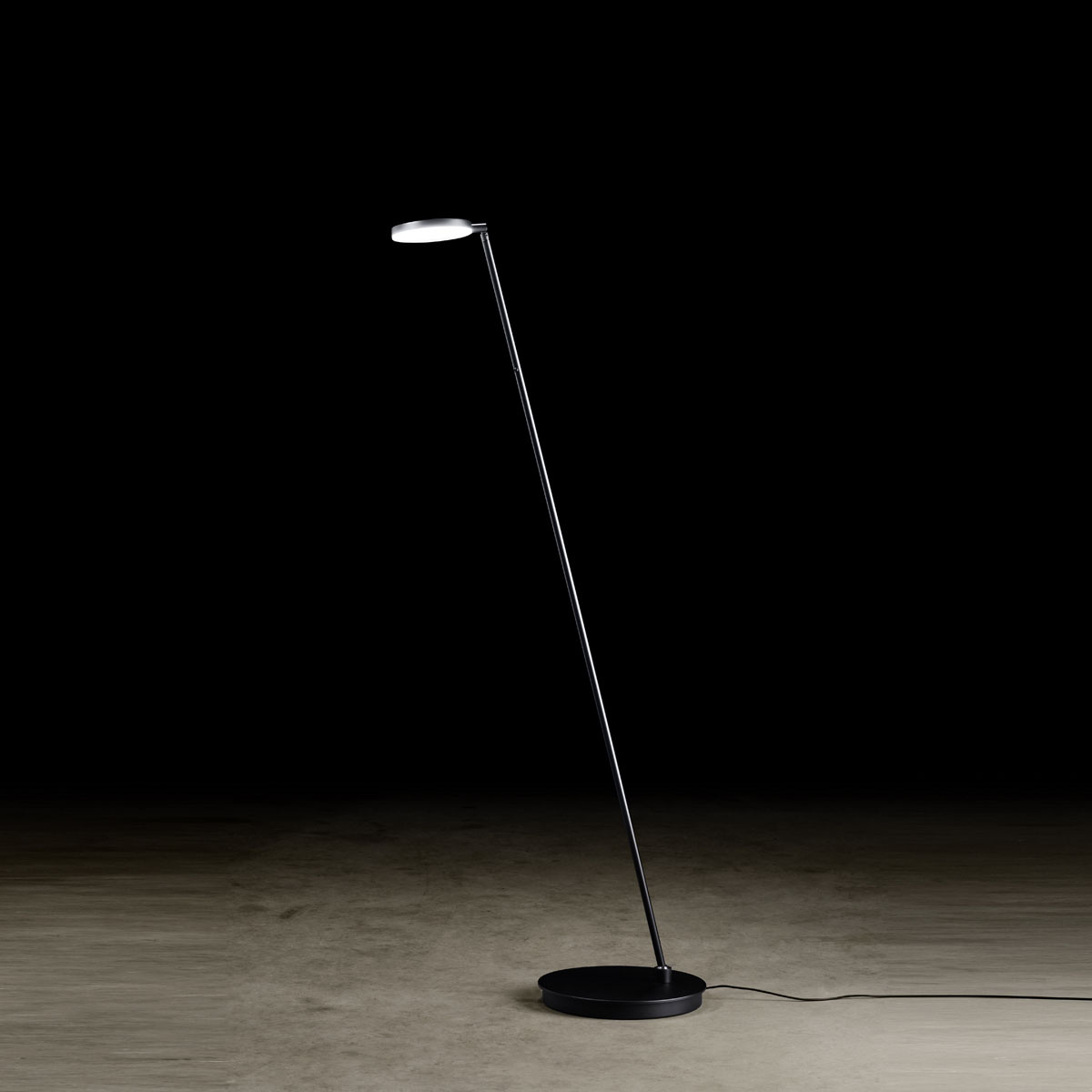 Plano S golvlampa svart